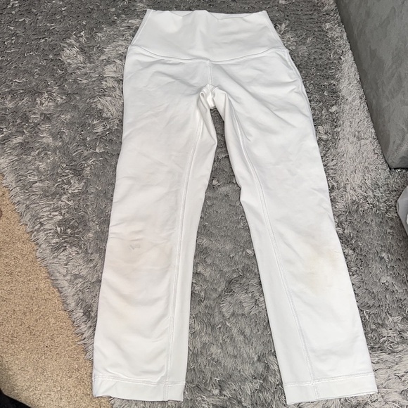 White Lululemon Crop leggings - Picture 3 of 8
